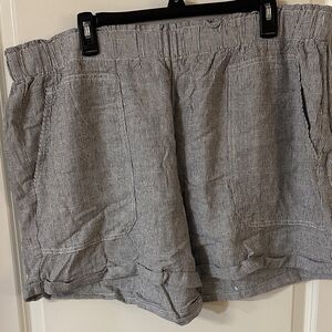 Briggs New York Striped Black and White Women's Bermudas